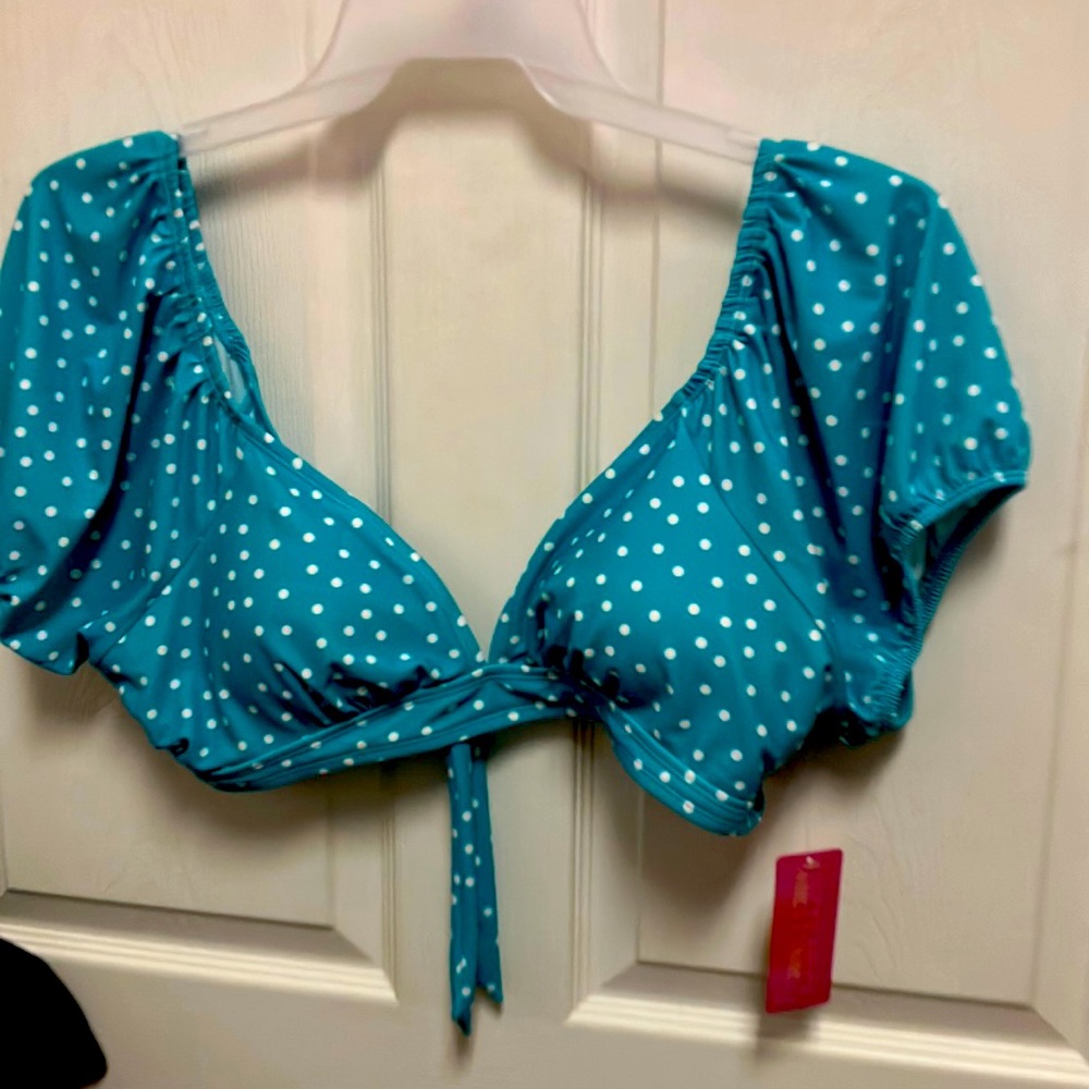 Ladies, new blue and white polkadot, puff sleeve top size XXL